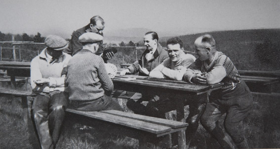 DKW-Werksmannschaft beim Skat